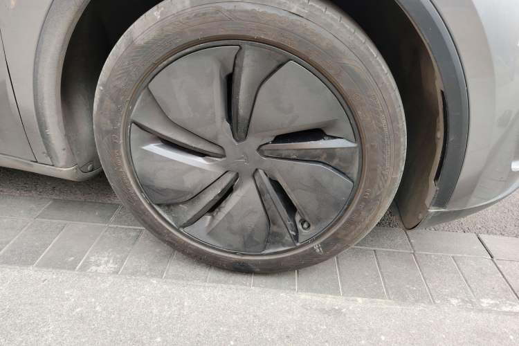 Used Tesla Model Y 2025 Rear-Wheel-Drive Version