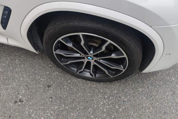 Used BMW X3 2020 xDrive30i Luxury Model with M Sport Package Right Front Wheel Hub