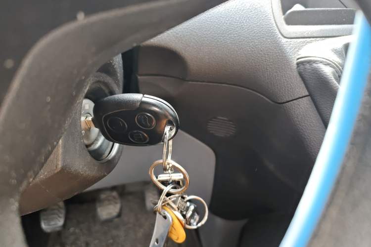 Used Ford Transit 2020 2.0T Diesel Multi-Function Commercial Vehicle Mid-Chassis Low-Roof Design with Dual Rear Doors Meeting China VI Emission Standards Vehicle Key