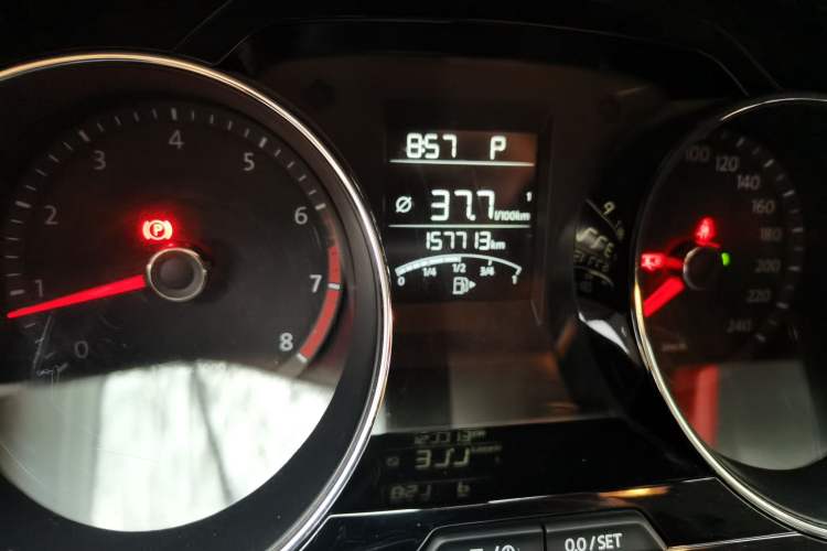 Used Volkswagen Bora 2014 1.6L Automatic Comfort Model Odometer Close Up