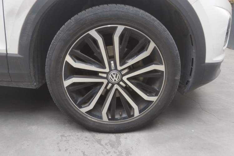 Used Volkswagen T-ROC 2020 280TSI DSG Two-Wheel Drive Comfort Version Right Front Wheel Hub
