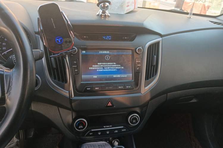 Used Hyundai ix25 2015 1.6L Automatic Two-Wheel-Drive Deluxe DLX Model