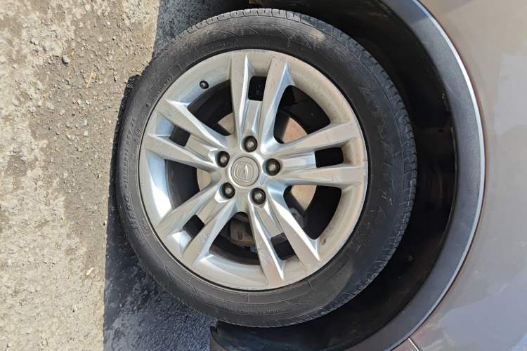 Used CHANGAN CS35 2012 1.6L Automatic Luxury Version China IV Standard Right Front Wheel Hub