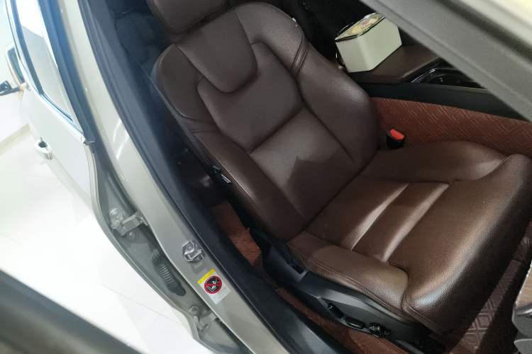 Used Volvo XC60 2021 T5 4x4 Smart Luxury Edition