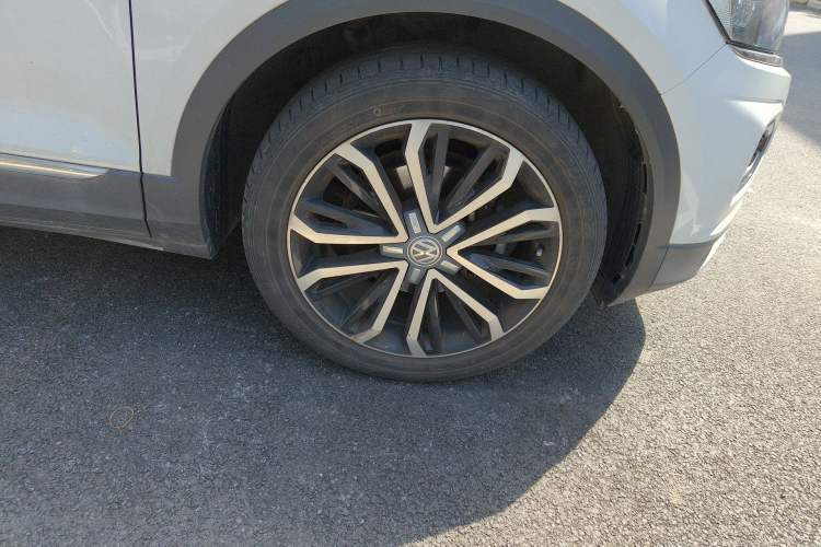 Used Volkswagen T-ROC 2019 280TSI DSG Two-Wheel-Drive Luxury Model China VI Standard Right Front Wheel Hub