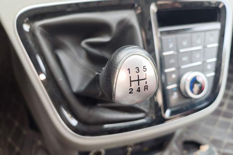 Used JAC Refine M4 2017 2.0T Manual Comfort Version Gear Lever