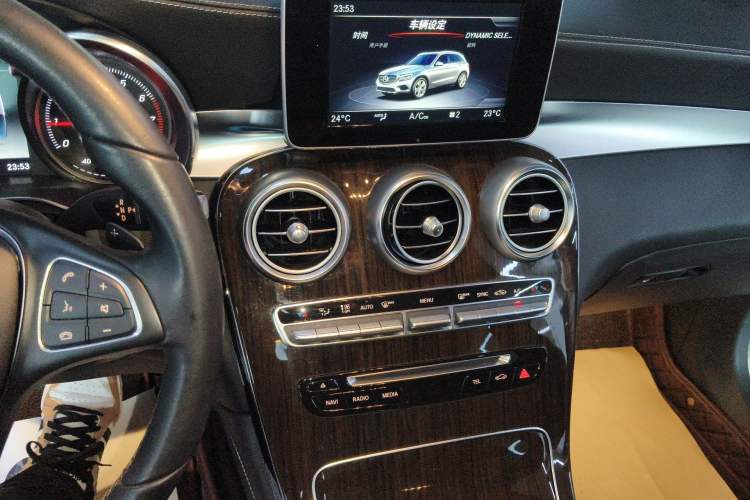 Used Mercedes-Benz GLC 2019 GLC 260 L 4MATIC Dynamic Model Audio And AC Panel