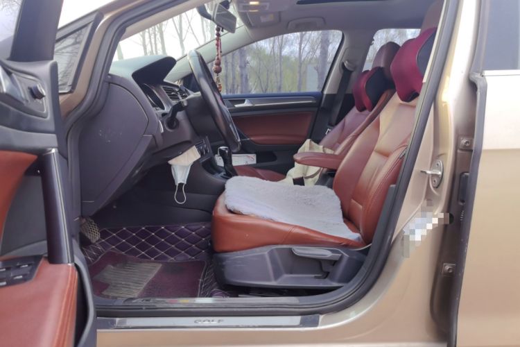 Used Volkswagen Golf 2016 230TSI Automatic Comfort Version
