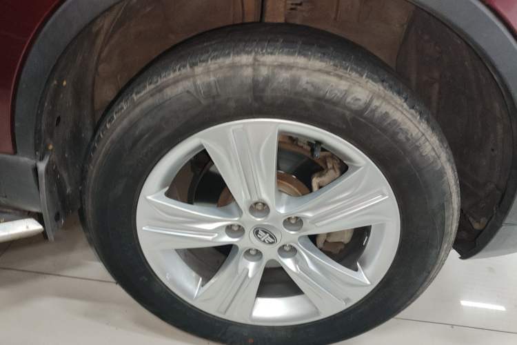 Used Bestune X80 2015 2.0L Automatic Comfort Anniversary Edition Right Front Wheel Hub