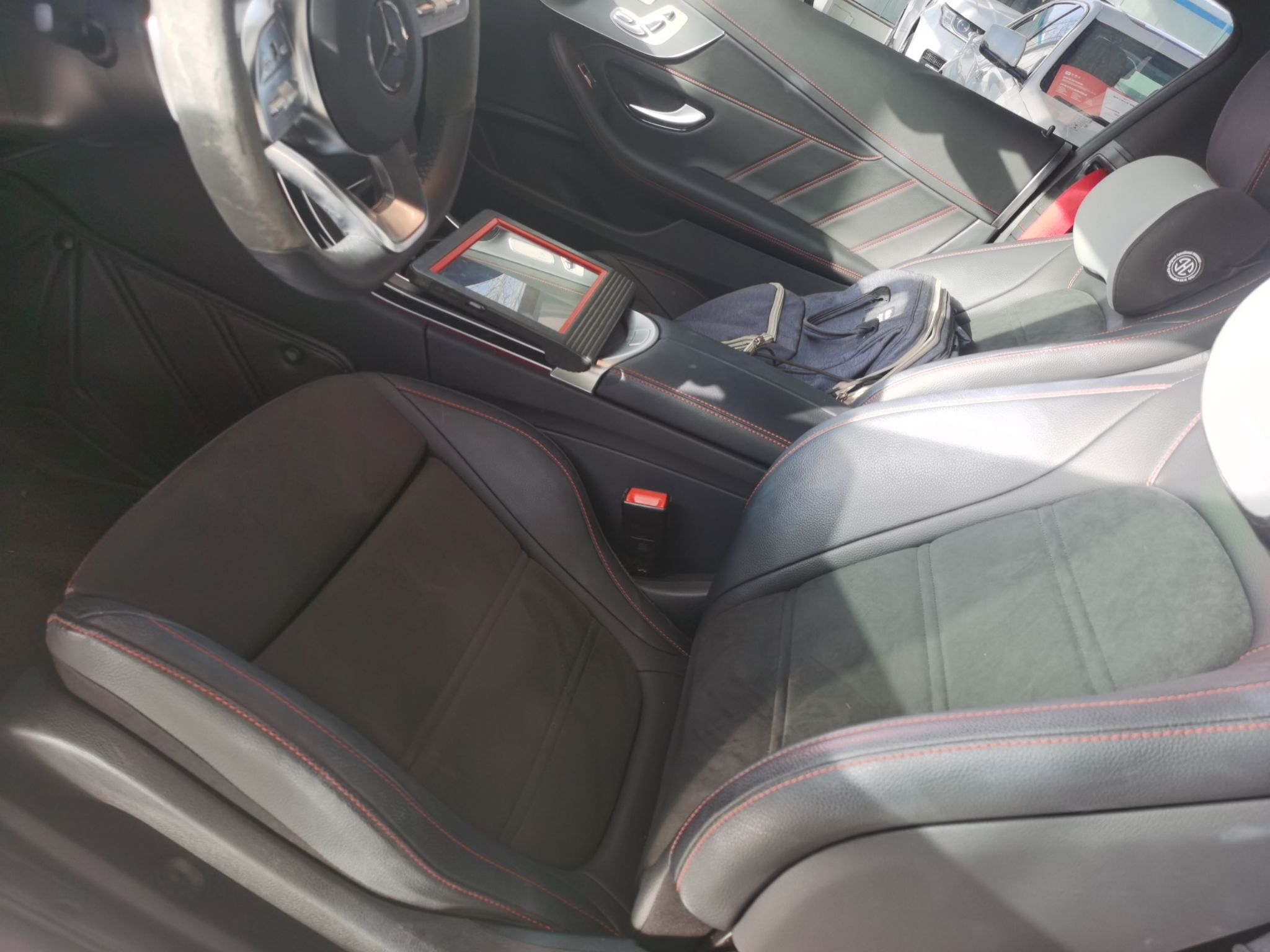 Переднее сиденье в автомобиле