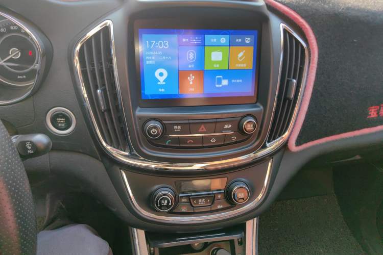 Used Baojun 560 2015 1.8L manual luxury version
