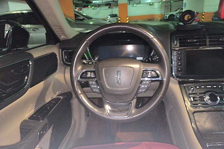 Used Lincoln Continental 2017 2.0T Two-Wheel Drive Deluxe Edition Steering Wheel