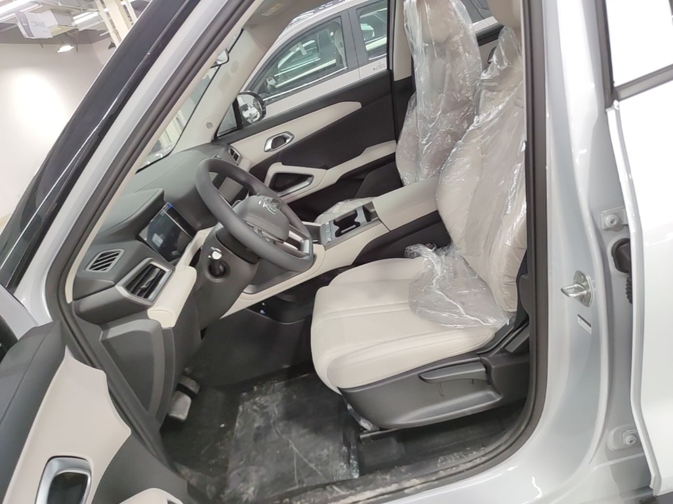 BYD Yuan UP 2025 Model 301KM Leading Version — снимка 17