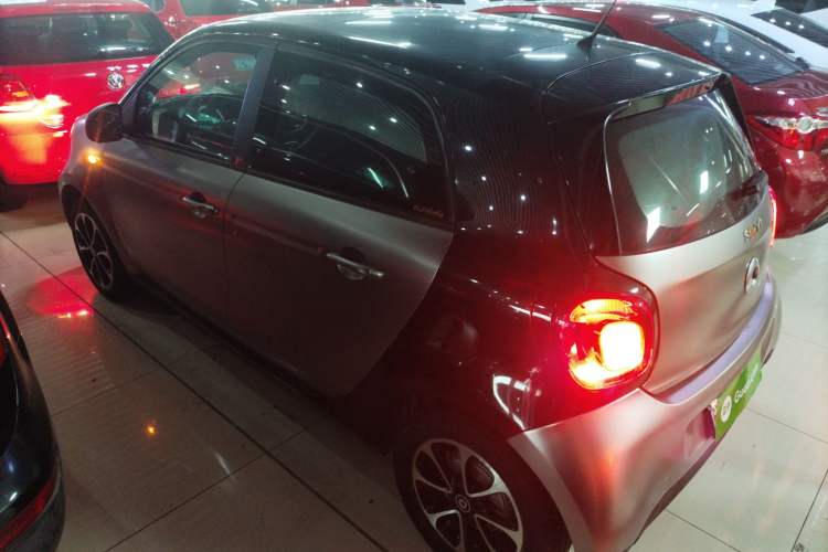 Used smart forfour 2016 1.0L 52 kW Passion Edition Rear Left 45 Deg