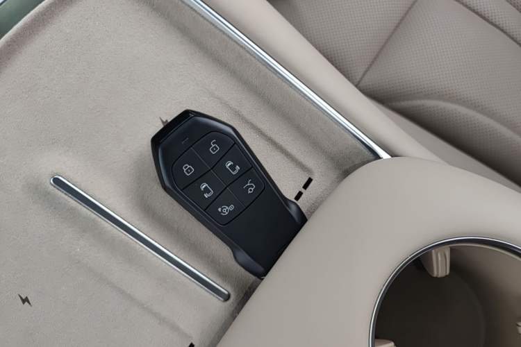 Used XPeng X9 2025 740 Ultra-Long Range Max