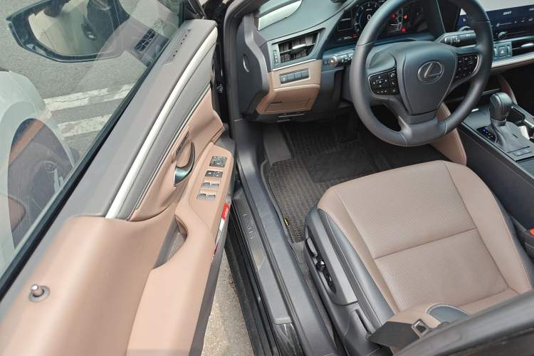 Used Lexus ES 2025 200 Premium Edition Driver Seat