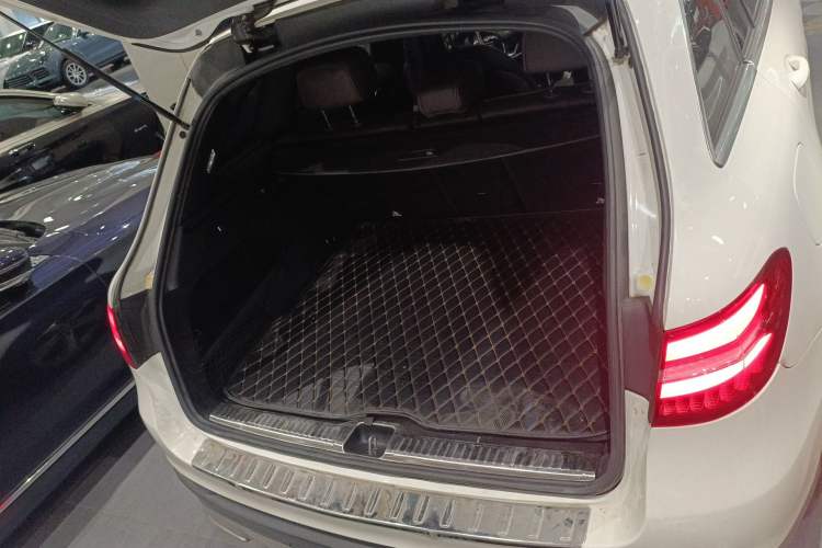 Used Mercedes-Benz GLC 2016 GLC 300 4MATIC Dynamic Model
