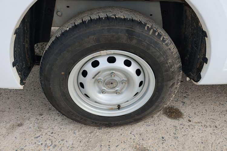 Used Farizon Xingxiang V 2024 Star Enjoy V6E Feature Edition with CATL 41.86 kWh Right Rear Wheel Hub