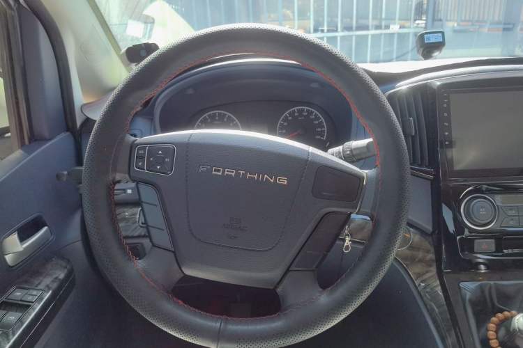 Used FORTHING Lingzhi PLUS 2023 2.0L Manual Luxury CNG 7-Seater Steering Wheel