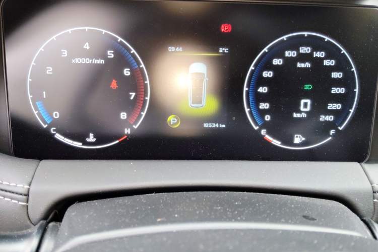 Used Geely Auto Haoyue 2020 1.8TD DCT Luxury 7-Seater Odometer Close Up