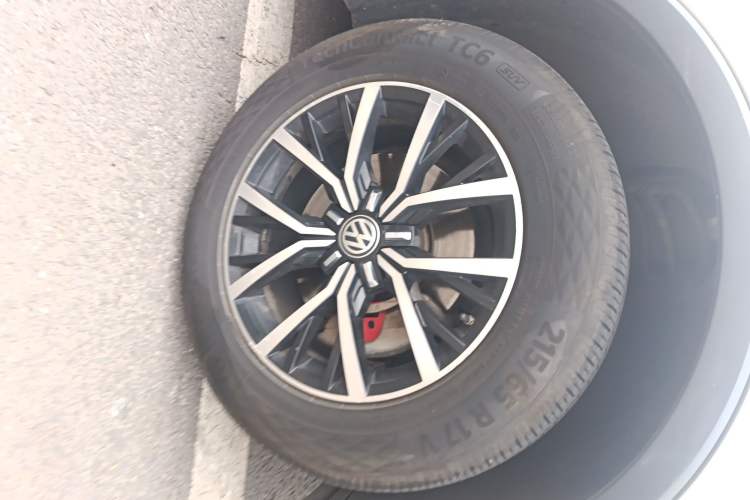 Used Volkswagen Tiguan L 2017 330TSI Automatic Two-Wheel Drive Luxury Edition Right Front Wheel Hub