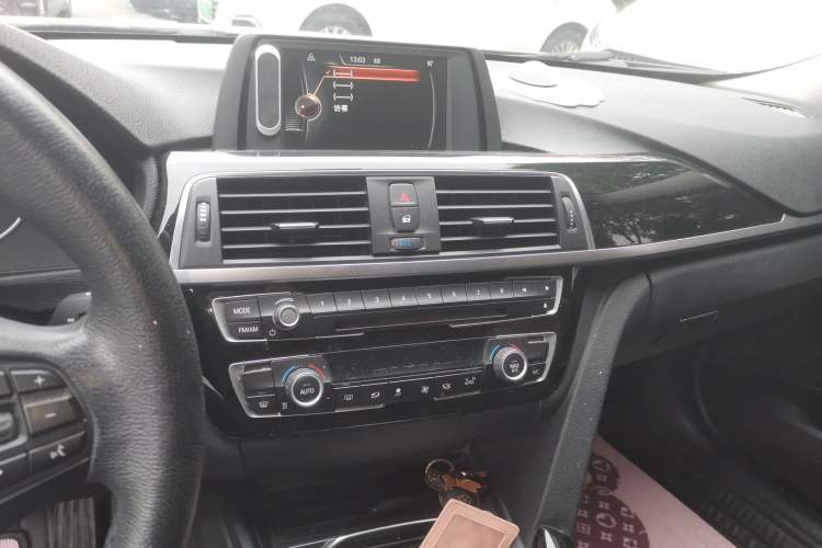 Used BMW 3 Series 2017 320Li Fashion Model Audio And AC Panel