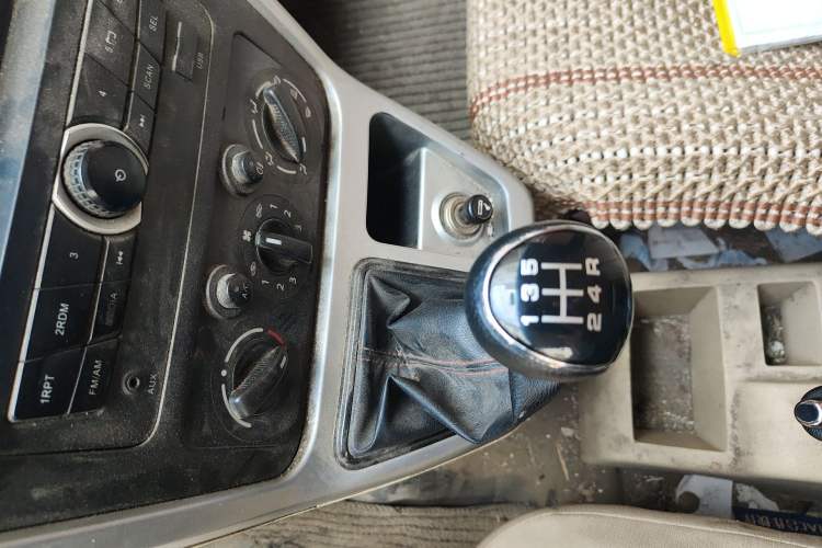 Used CHANGAN KAICHENG Ruixing M70 2017 1.5L Comfort-Style Liftback Door DAM15DL Gear Lever