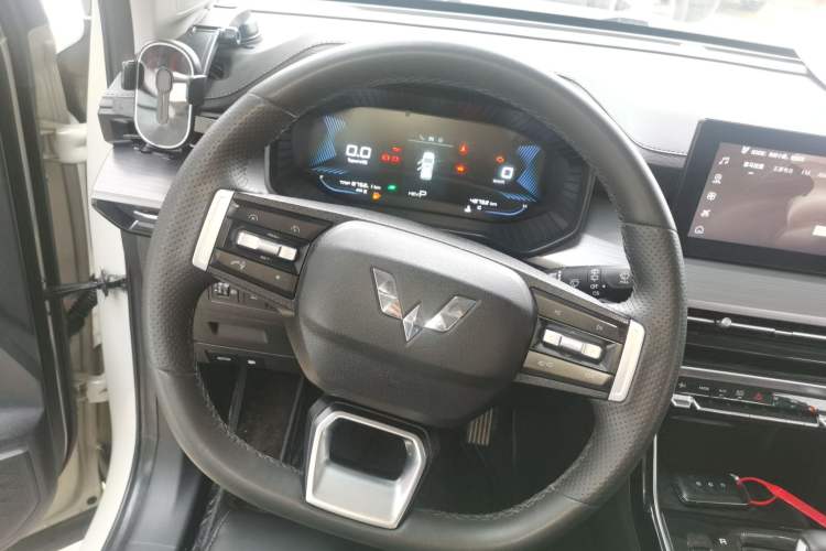 Used Wuling Asta 2022 2.0L DHT Electric-Speed Version
