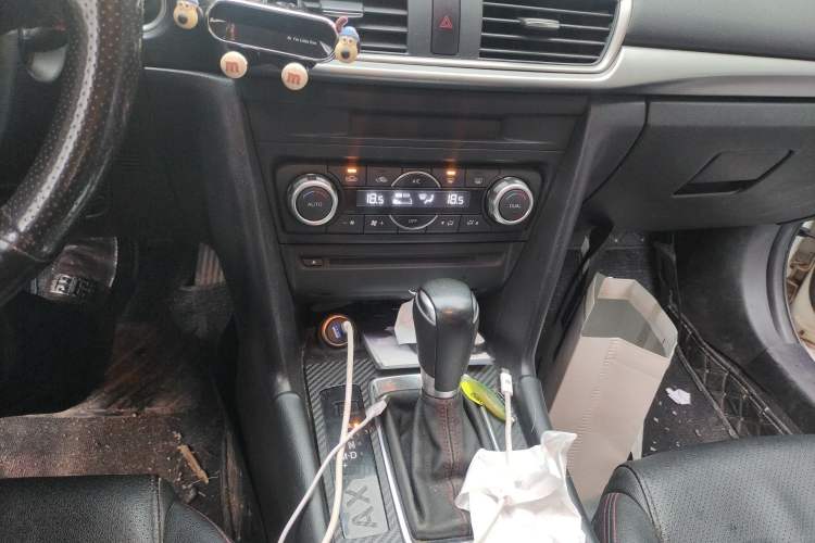 Used Mazda 3 Axela 2017 Sedan 1.5L Automatic Luxury Model Emission Standard China V
