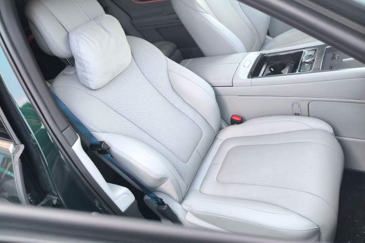 Used Hima AITO M9 2025 Extended-Range Ultra Version 52 kWh 6-Seater
