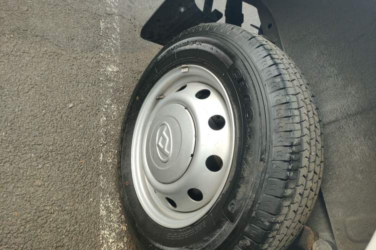 Used SAIC MAXUS Xintu V80 2023 2.0T Manual Classic City Delivery King Short Wheelbase Mid-Roof 3-Seater