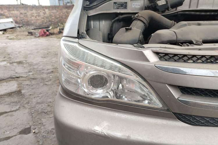 Used Jinbei Grace 2015 2.0L Classic Edition Standard Model Long Wheelbase 7/9 Seats Right Front Headlight