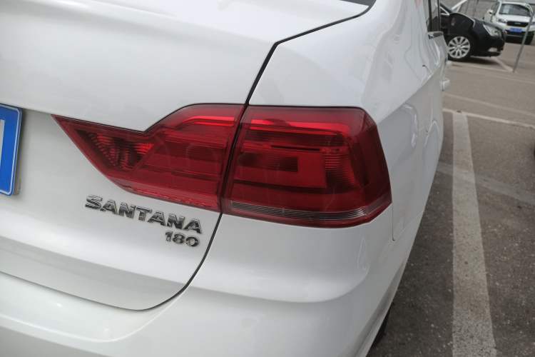 Used Volkswagen Santana 2016 1.6L Manual Fashion Edition Exterior 3