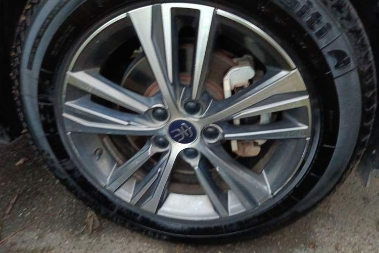 Used BYD Song Pro 2019 1.5T Automatic Elite Edition Right Front Wheel Hub