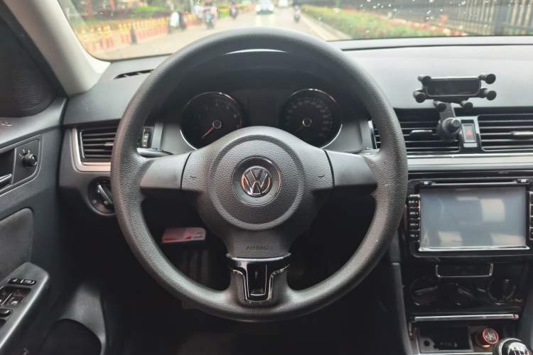 Used Volkswagen Bora 2013 1.6L Manual Fashion Edition
