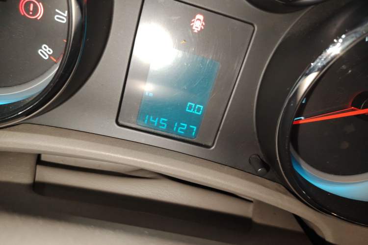 Used Buick GT 2010 GT 1.6L Automatic Fashion Edition Odometer Close Up