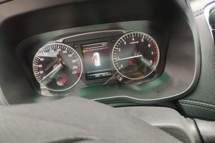 Used SWM X7 2016 1.8L Manual Luxury Edition 7 Seats