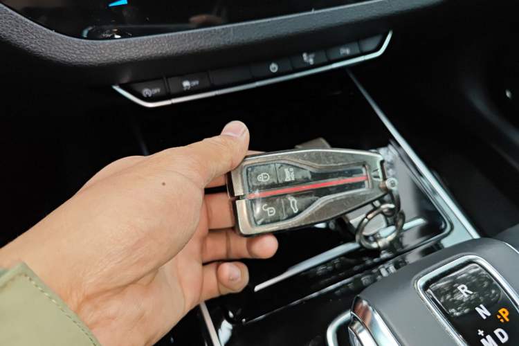 Used Hongqi HS5 2022 Revised Version 2.0T Smart Connect Flagship Edition Vehicle Key