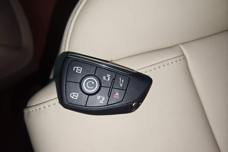 Used Buick GL8 New Energy 2025 Lu Shang Smart Enjoyment Edition 7-Seater Interior 1