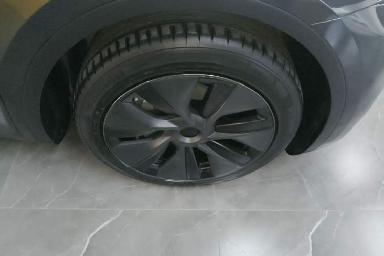 Used Tesla Model Y 2024 Long-Range All-Wheel-Drive Version