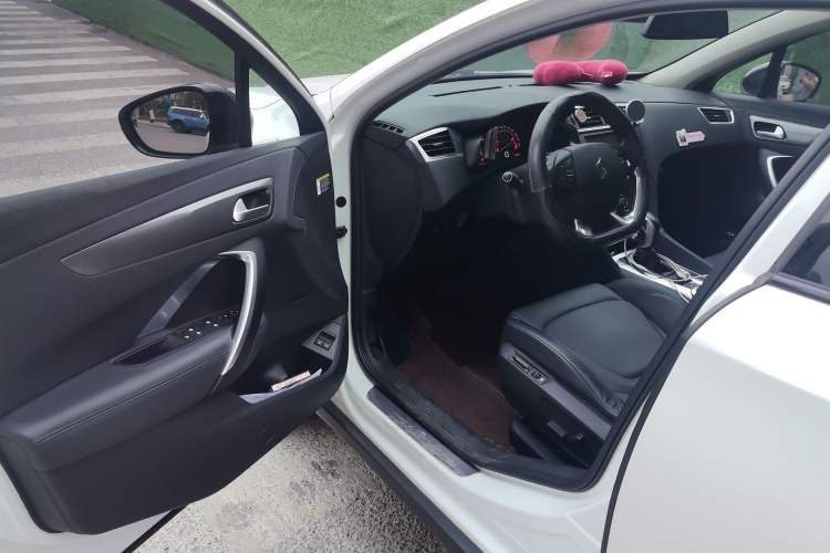 Used DS 6 2016 1.6T Luxury Edition THP160 Driver Seat