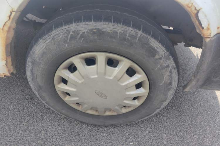 Used Ford Classic Transit 2009 2.8T Diesel Standard Version Short Wheelbase Mid-Roof JX493ZLQ3 Right Front Wheel Hub