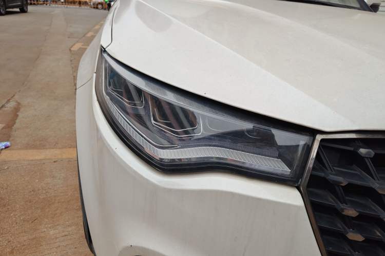 Used Zotye T700 2017 1.8T Dual-Clutch Luxury Model Right Front Headlight