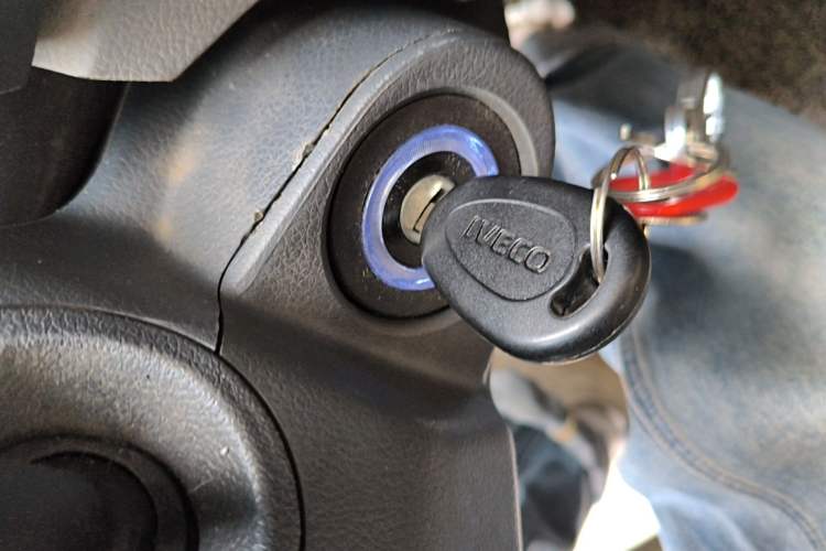 Used Iveco Power Daily 2017 2.5T Deluxe A37 High-Roof 6-7 Seater Bus 47Z5
