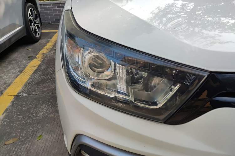 Used SsangYong Tivoli 2016 1.6L Gasoline Two-Wheel Drive Automatic Luxury Edition
