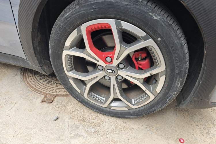 Used ORA Good Cat GT 2022 Mulan Edition 401 km Standard Range Right Front Wheel Hub