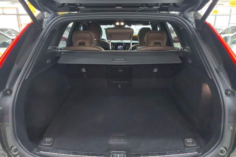 Used Volvo XC60 2022 B5 4x4 Smart Luxury Edition