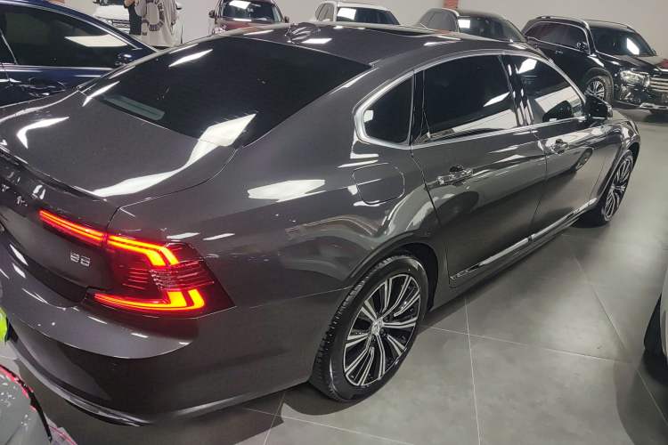Used Volvo S90 2022 B5 Zhiyi Luxury Edition Rear Right 45 Deg