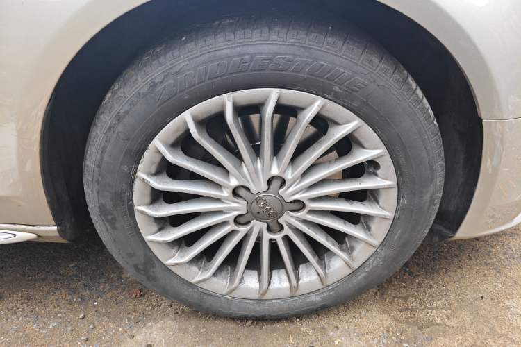 Used Audi A4L 2016 35 TFSI Collector's Edition Automatic Standard Model Right Rear Wheel Hub