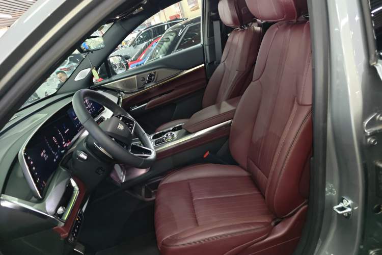 Used Cadillac XT5 2025 2.0T Platinum Edition